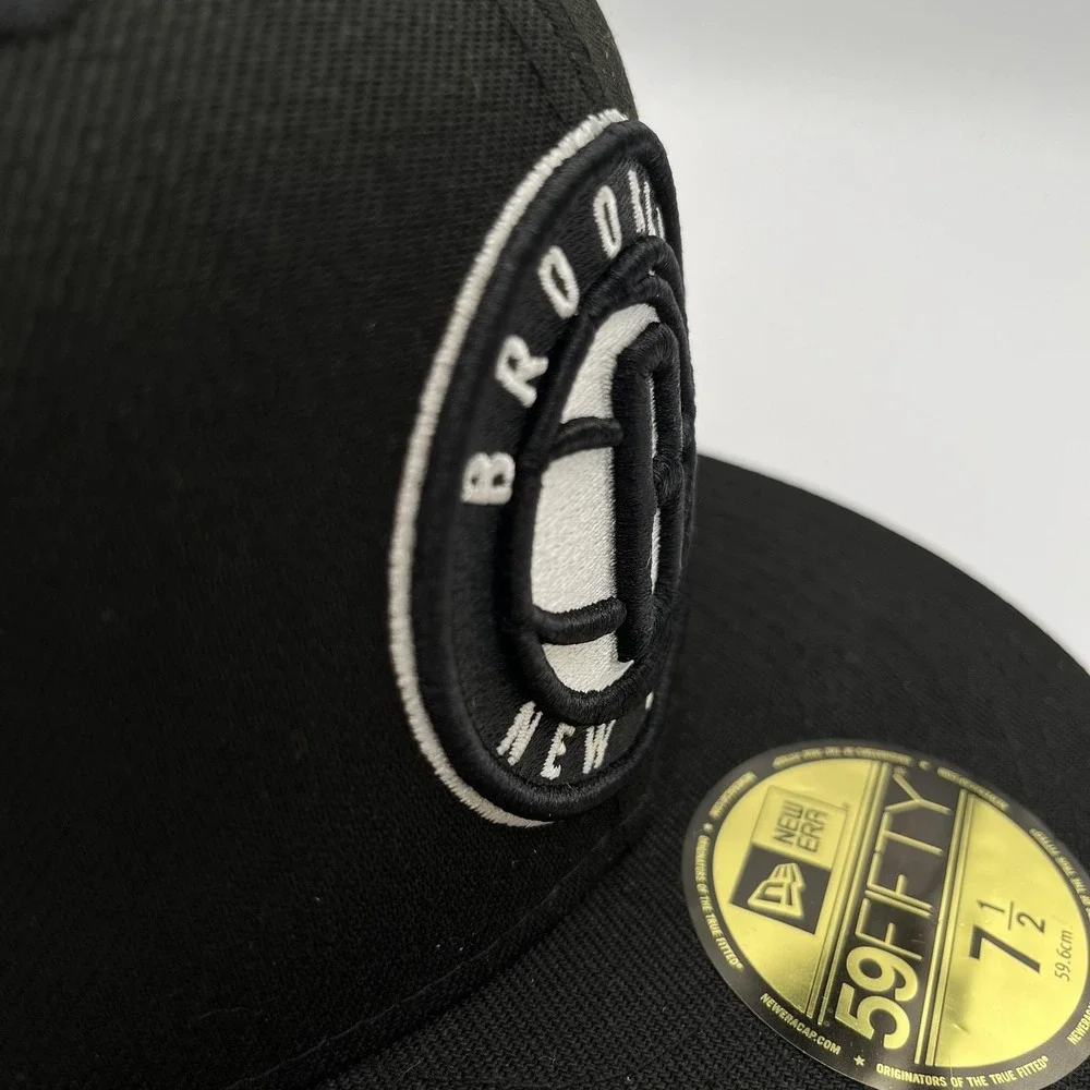 Brooklyn Nets New Era 59FIFTY Hat Cap Fitted Mens 7 1/2 Black NBA Basketball NEW